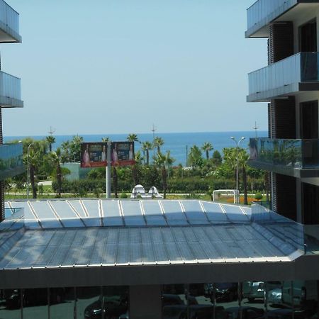 Бежевые Апартаменты Batumi Bagian luar foto