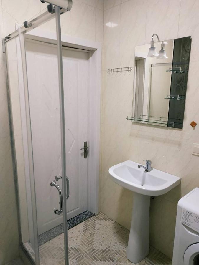 Бежевые Апартаменты Batumi Bagian luar foto