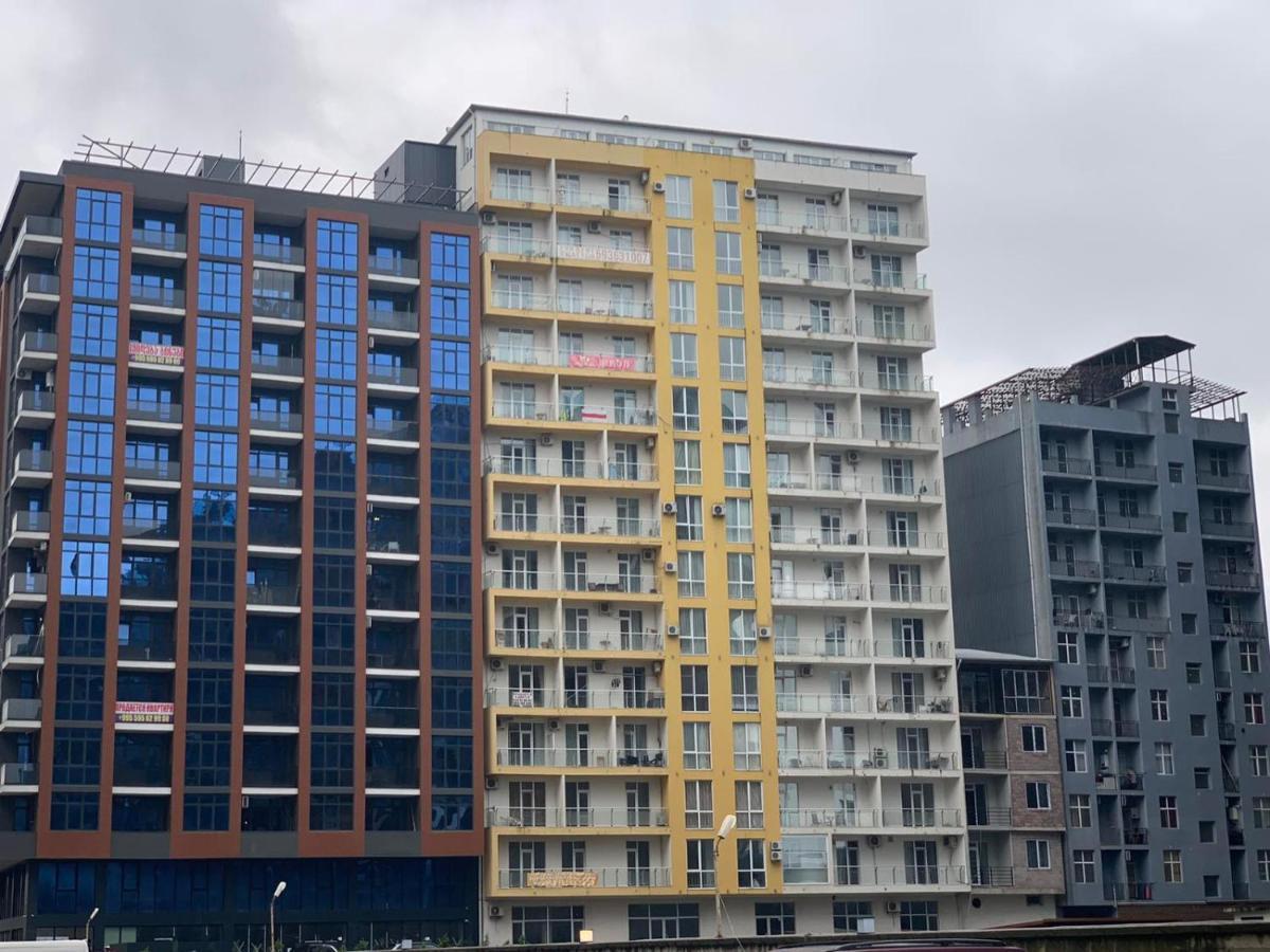 Бежевые Апартаменты Batumi Bagian luar foto
