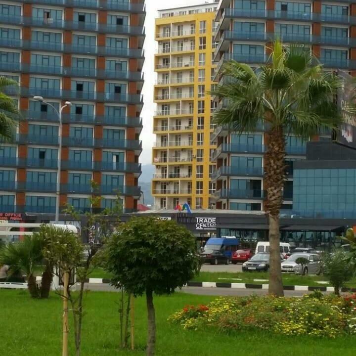 Бежевые Апартаменты Batumi Bagian luar foto
