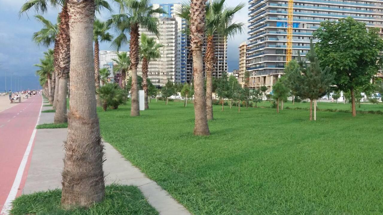 Бежевые Апартаменты Batumi Bagian luar foto