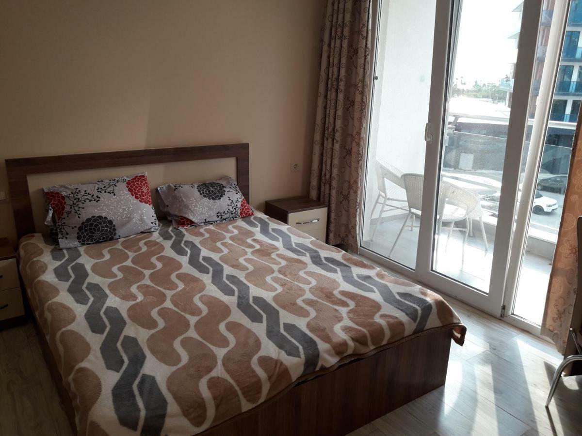 Бежевые Апартаменты Batumi Bagian luar foto