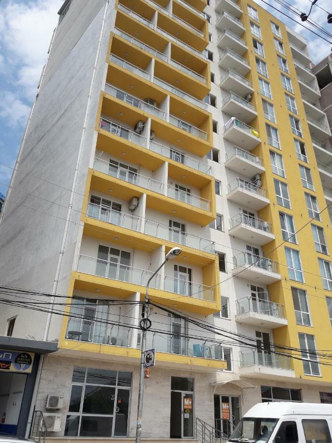 Бежевые Апартаменты Batumi Bagian luar foto